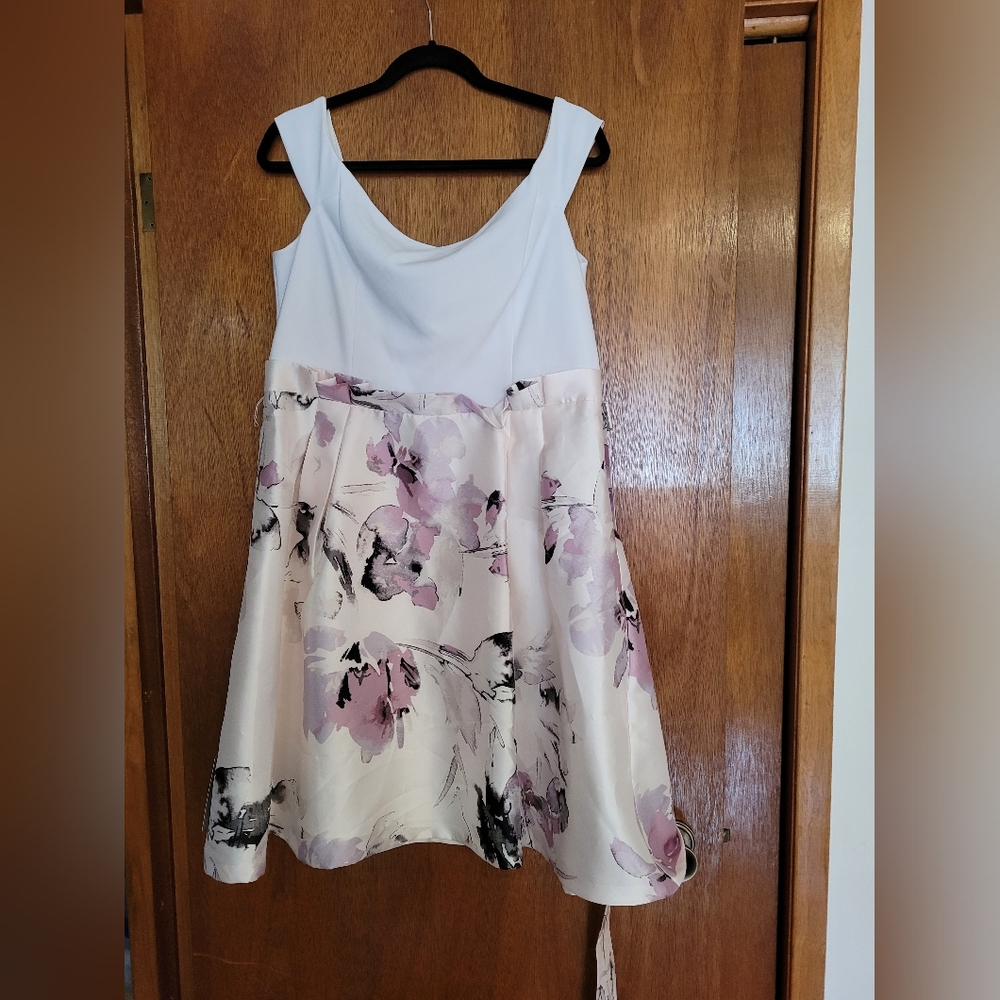 Le Chateau Dress  NWT
